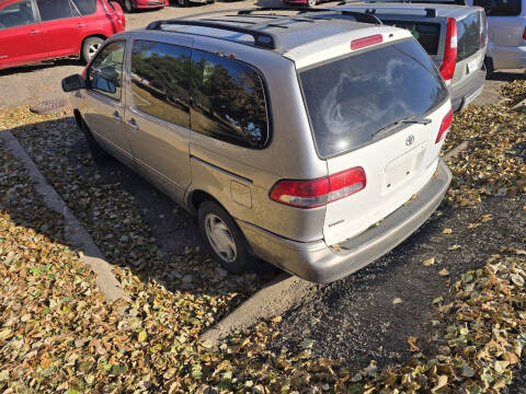 2001 Toyota Sienna LE