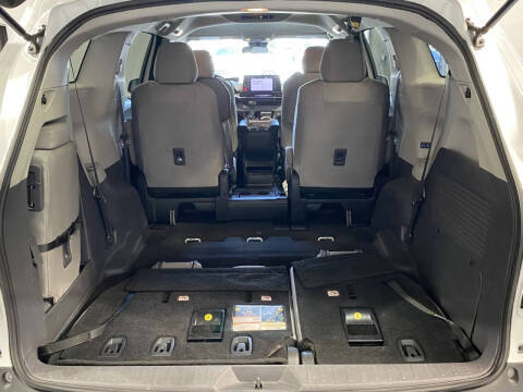 2023 Toyota Sienna LE 8-Passenger