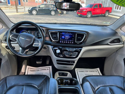 2017 Chrysler Pacifica Touring-L