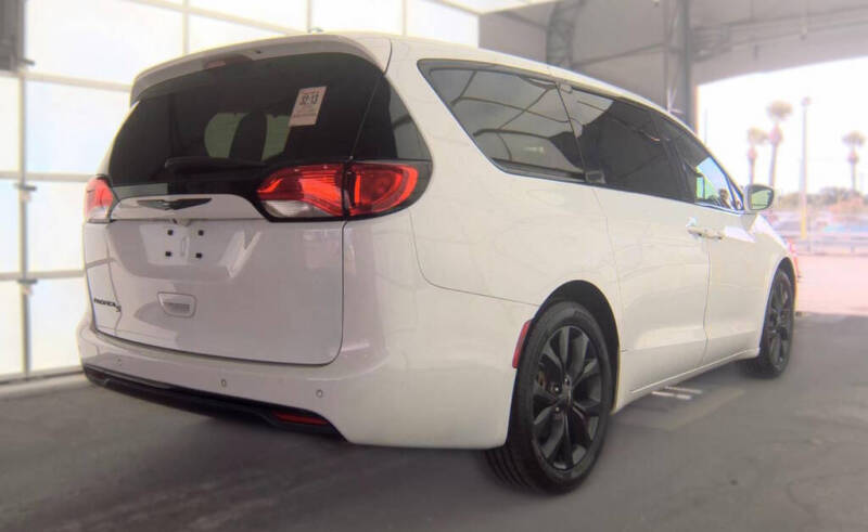 2020 Chrysler Pacifica Touring