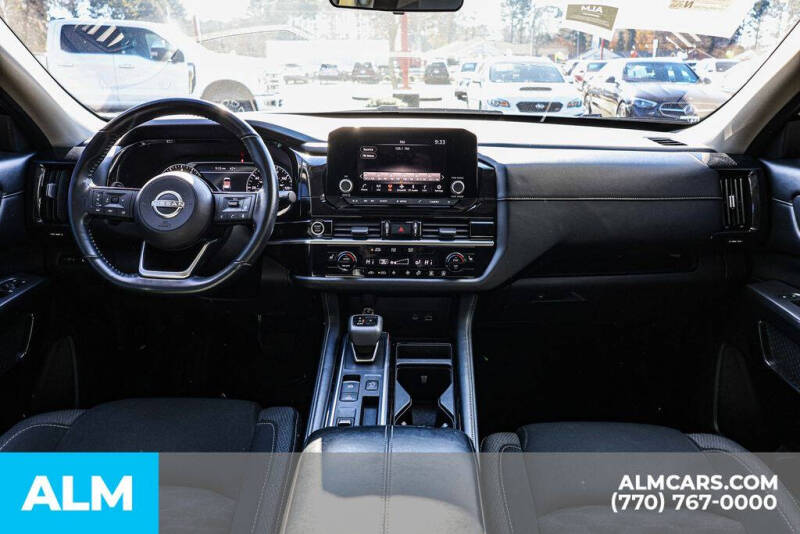 2023 Nissan Pathfinder SV