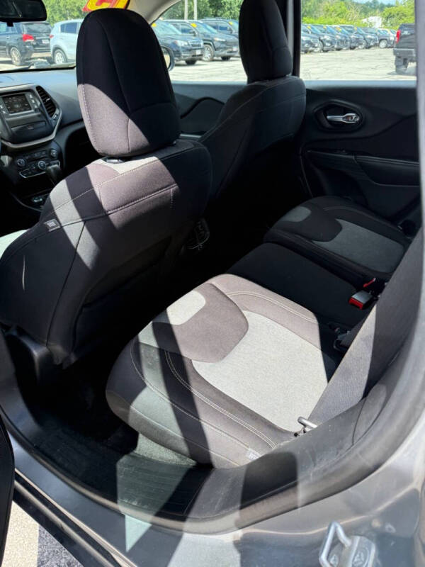 2015 Jeep Cherokee Sport