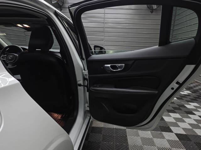 2025 Volvo S60 T8 Plus