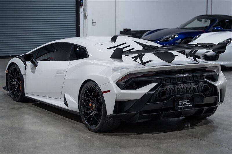 2022 Lamborghini Huracan STO