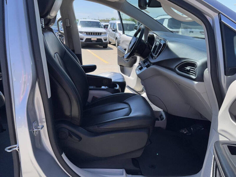2020 Chrysler Voyager LXi
