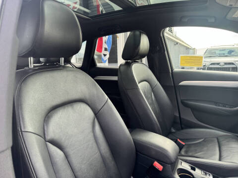 2016 Audi Q3 2.0T quattro Prestige