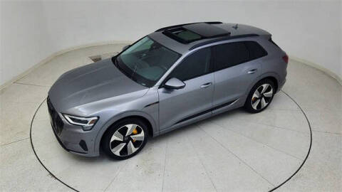 2022 Audi e-tron quattro Premium Plus