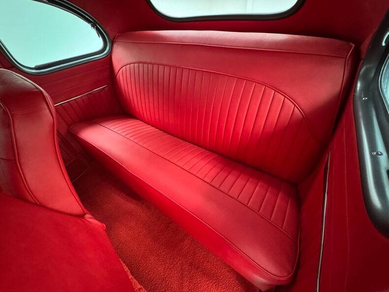 1948 Ford Super Deluxe