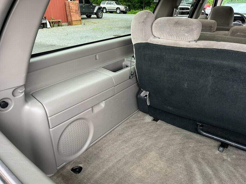 2005 Chevrolet Suburban 38