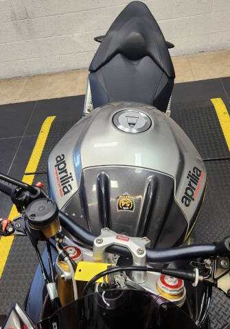 2016 Aprilia TUONO V4 1100 R