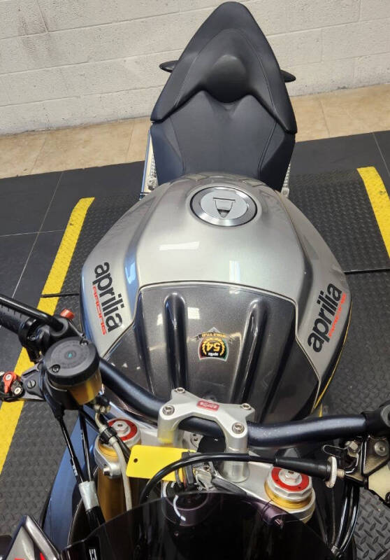 2016 Aprilia TUONO V4 1100 R