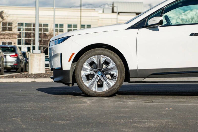 2025 BMW iX xDrive50