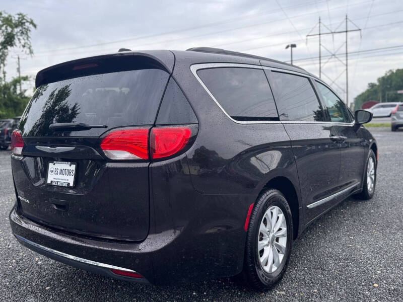 2017 Chrysler Pacifica Touring-L