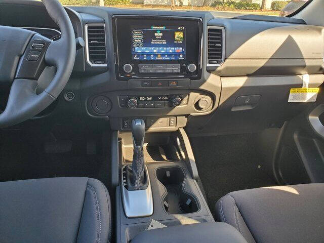 2024 Nissan Frontier SV