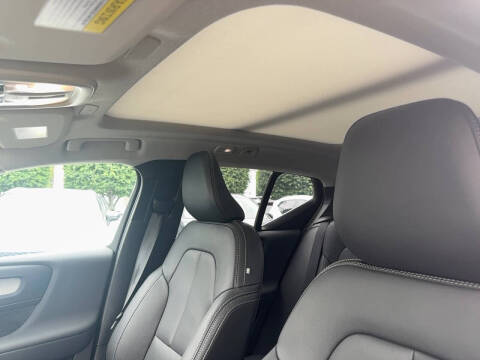 2025 Volvo XC40 B5 Plus Bright Theme