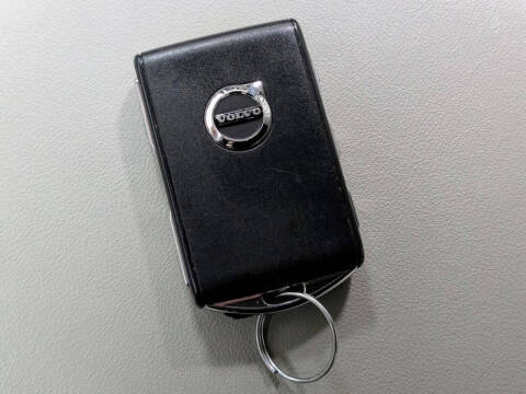 2024 Volvo XC60 B5 Ultimate Dark Theme