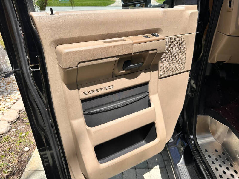 2010 Ford E-Series E-350 SD XLT