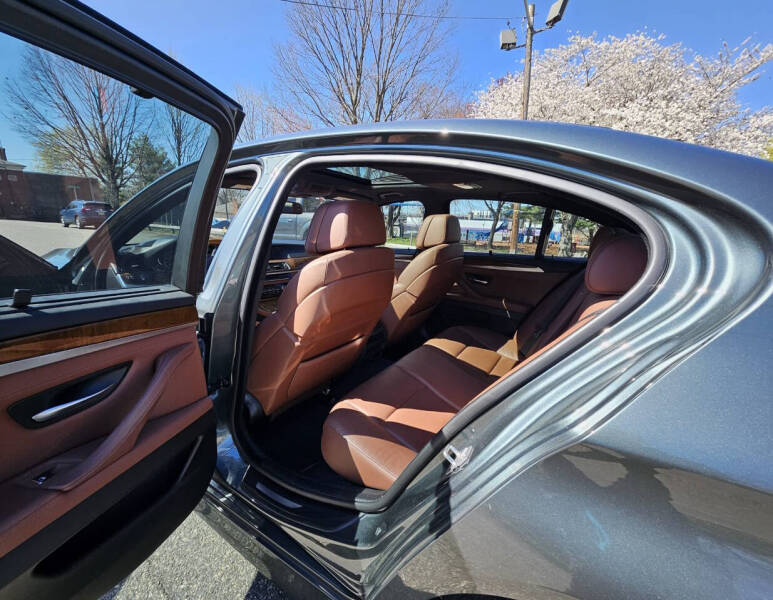 2012 BMW 5 Series 528i