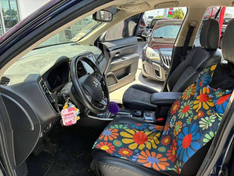 2020 Mitsubishi Outlander SE