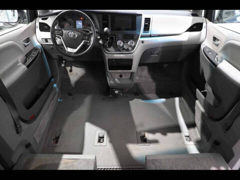 2016 Toyota Sienna LE Mobility 7-Passenger