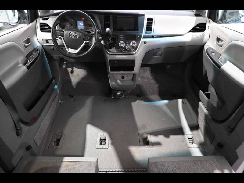 2016 Toyota Sienna LE Mobility 7-Passenger