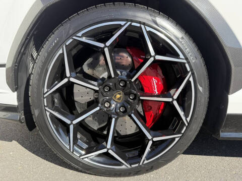 2023 Lamborghini Urus Performante