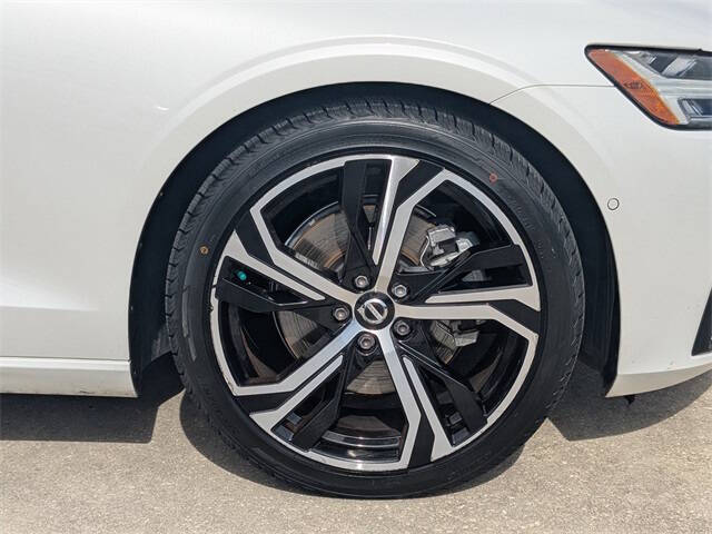 2024 Volvo S60 B5 Plus Dark Theme