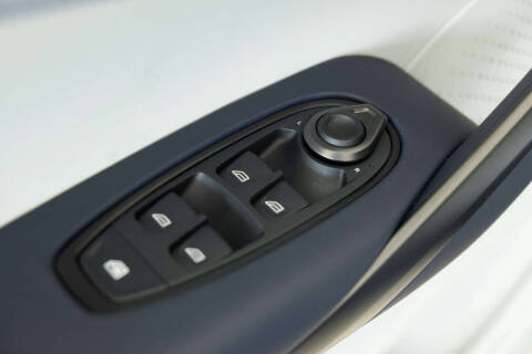 2025 Aston Martin DBX 707