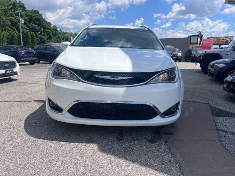 2017 Chrysler Pacifica Touring-L