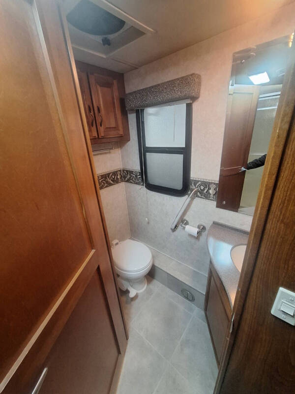 2004 Fleetwood RV Discovery 39S