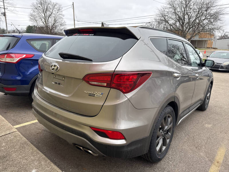 2017 Hyundai Santa Fe Sport 2.0T photo 3