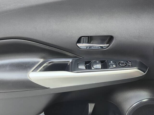 2019 Nissan Kicks SR