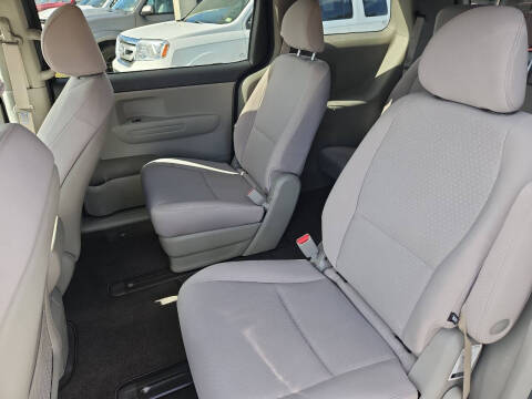 2016 Kia Sedona LX