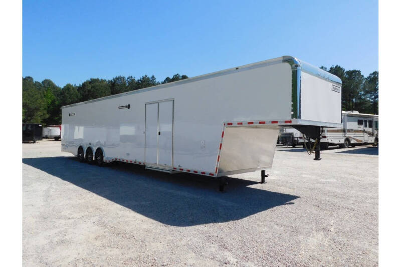 2026 Haulmark Edge Pro 48' Full Bathroom