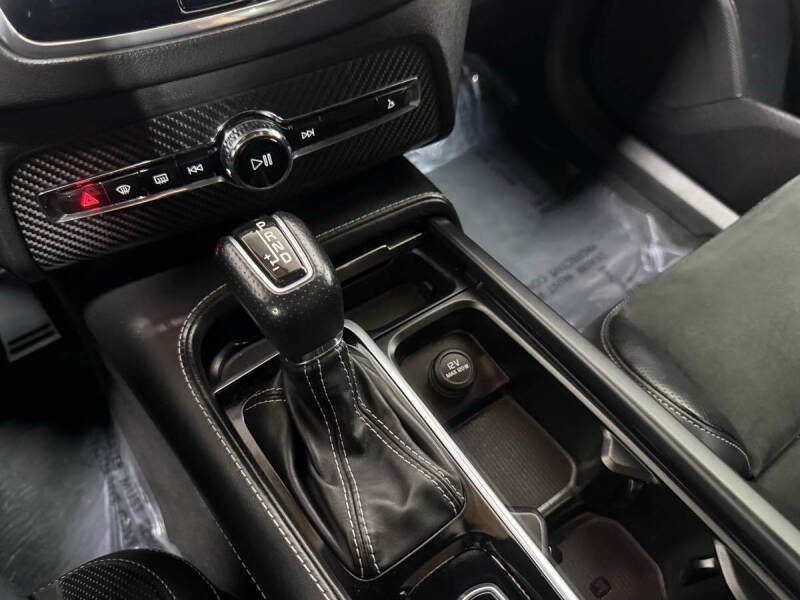 2019 Volvo XC90 T6 R-Design