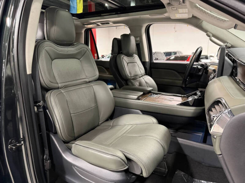 2022 Lincoln Navigator Black Label