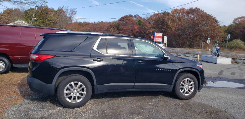 Used 2018 Chevrolet Traverse 1LT with VIN 1GNEVGKW0JJ239035 for sale in Hyannis, MA