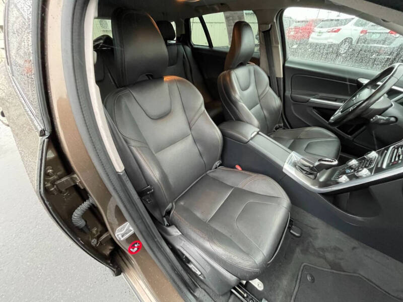 2016 Volvo V60 Cross Country T5 Platinum