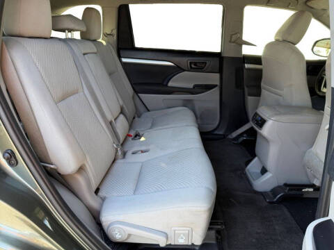 2019 Toyota Highlander LE