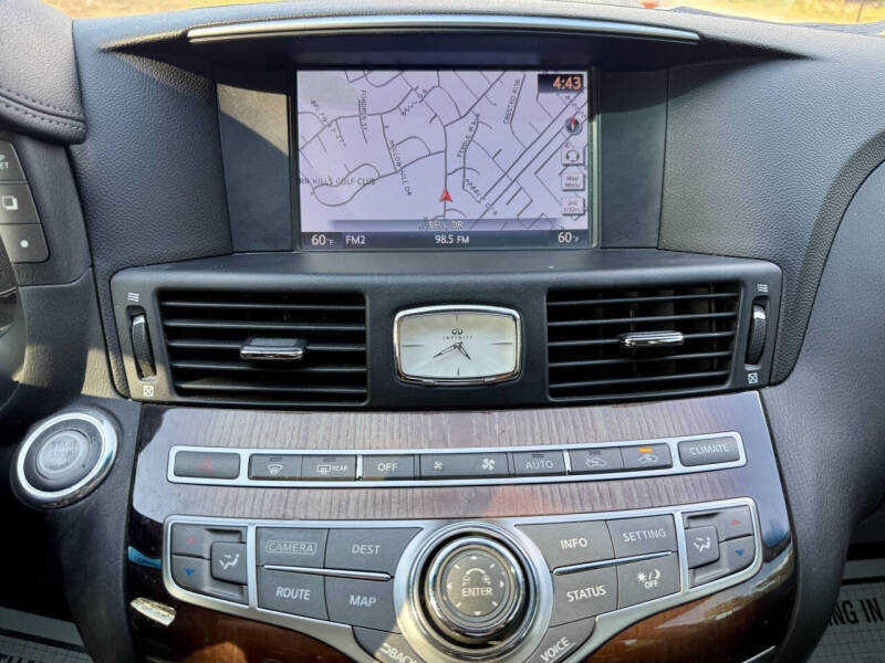 2015 Infiniti Q70 3.7