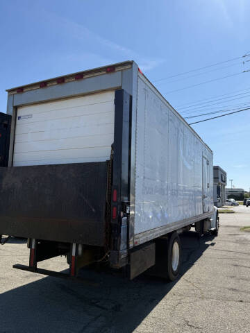 2012 Freightliner M2 106