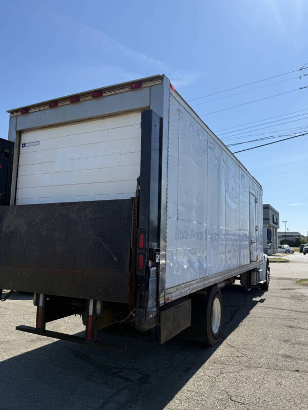 2012 Freightliner M2 106