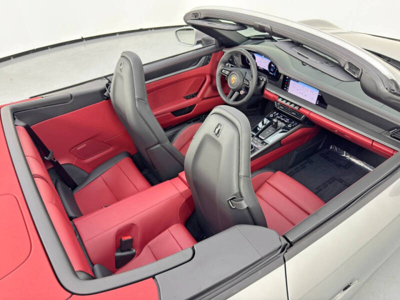 2025 Porsche 911 Carrera