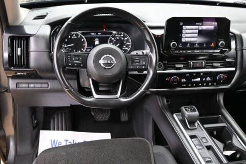 2022 Nissan Pathfinder SV