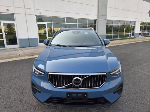 2024 Volvo XC40 B5 Core Dark Theme