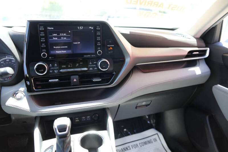 2022 Toyota Highlander LE