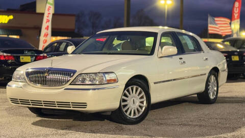 2005 Lincoln Town Car for sale at In House Auto Finance Inc in Gainesville GA