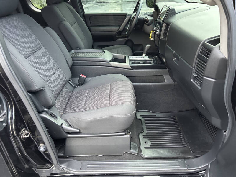 2014 Nissan Titan SV