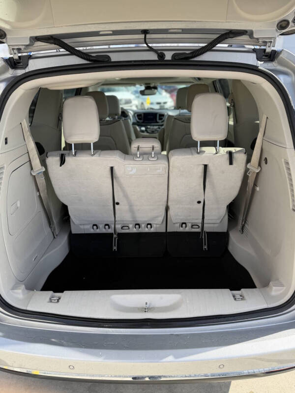 2017 Chrysler Pacifica Hybrid Platinum