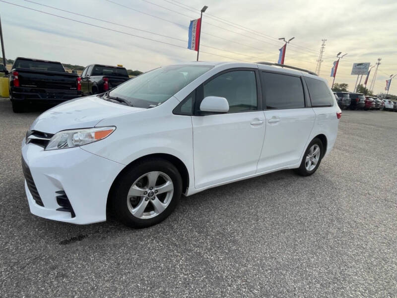 2020 Toyota Sienna for sale at The Car Buying Center Loretto in Loretto MN